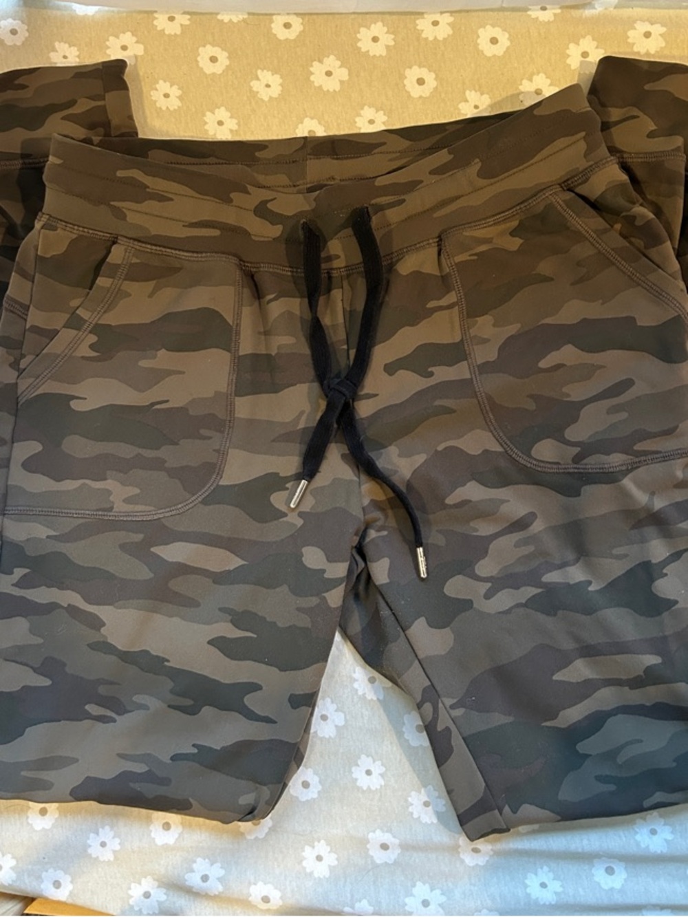 ZYIA unwind camo joggers